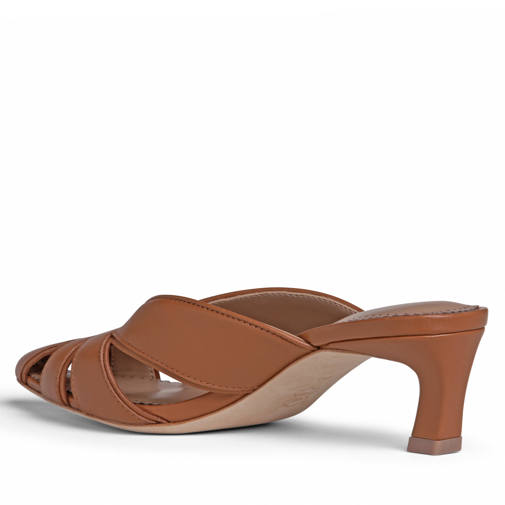 Angela in cognac brown leather