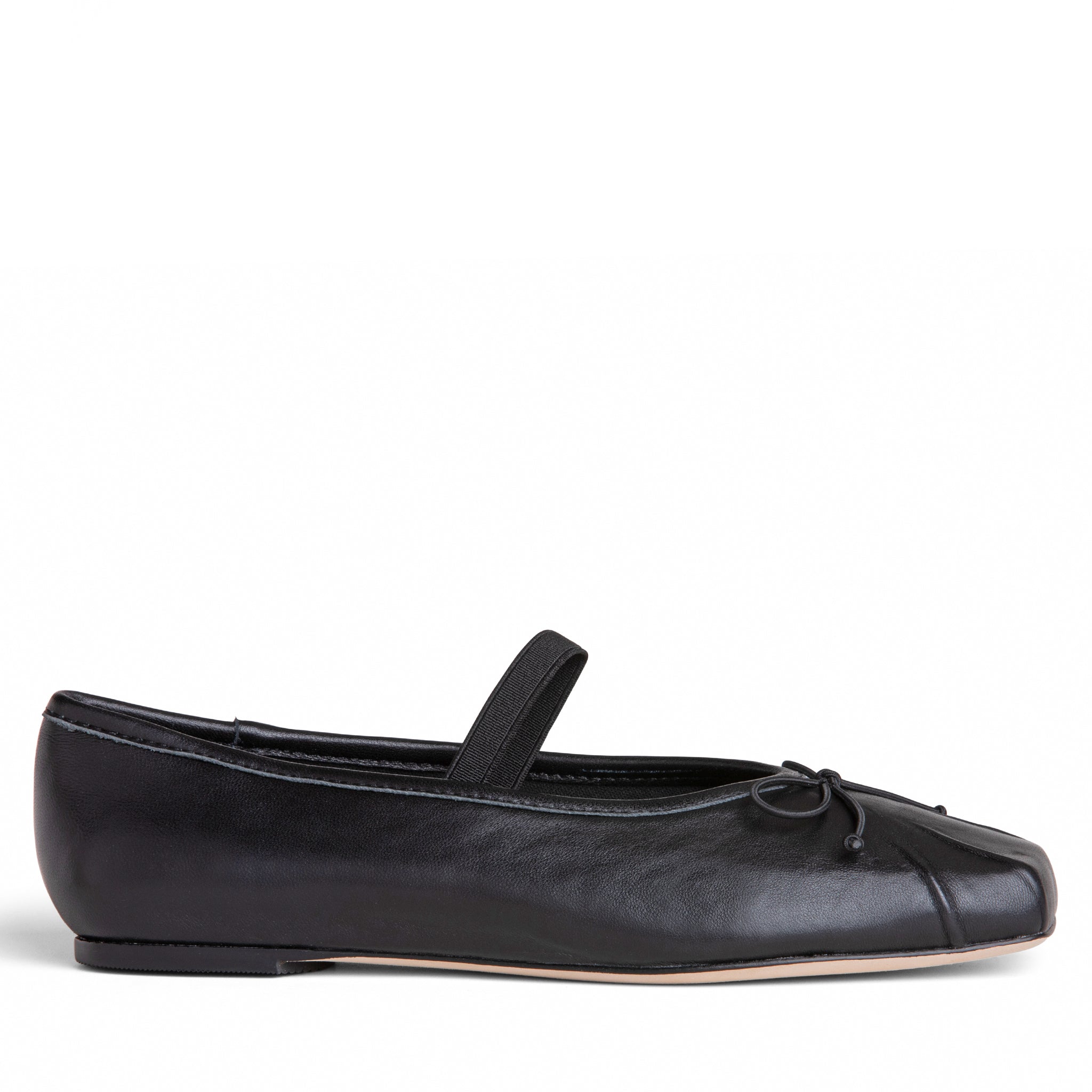 Cosie in black leather