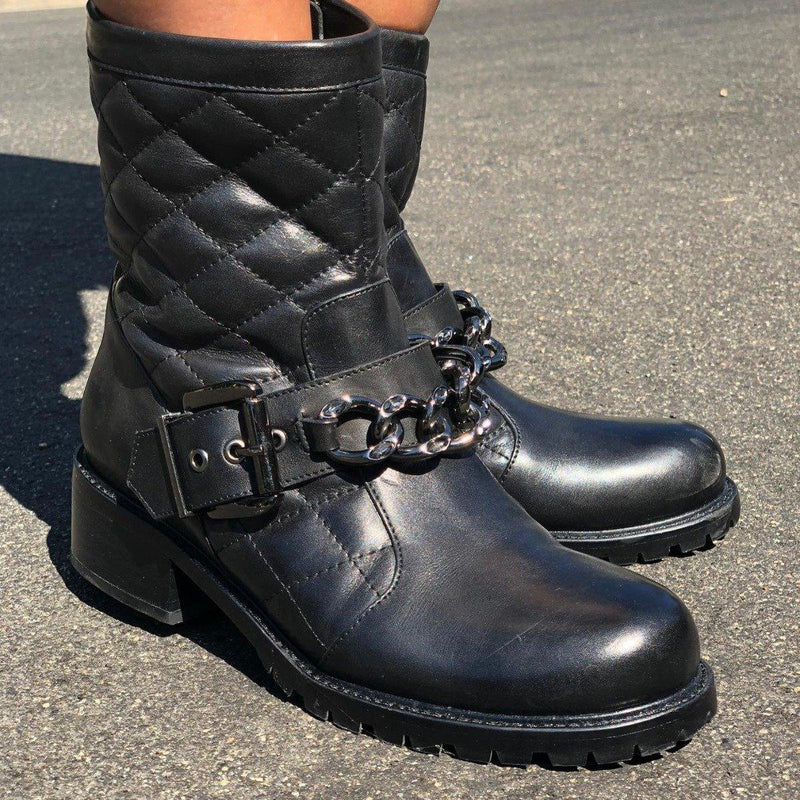 Ankle high black leather boots with chain design upper 